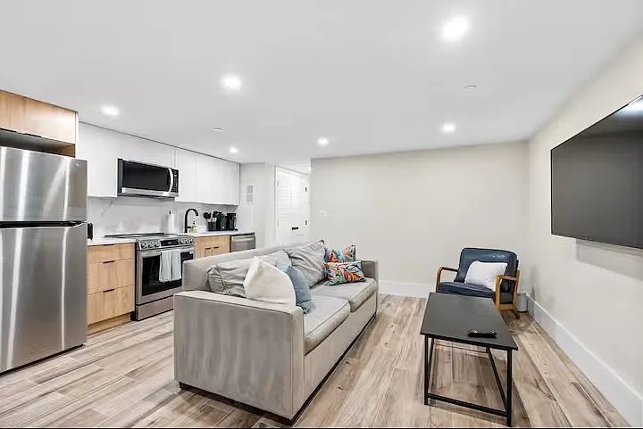 2 bed, 1000 sqft, $2,800 — Photo 2