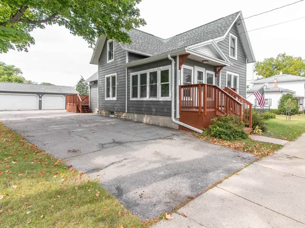 335 Jackson Ave, Omro, WI 54963