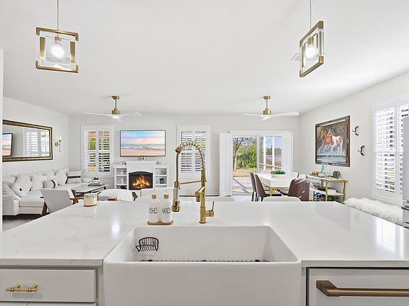 3rd image of 525 Stowers Dr