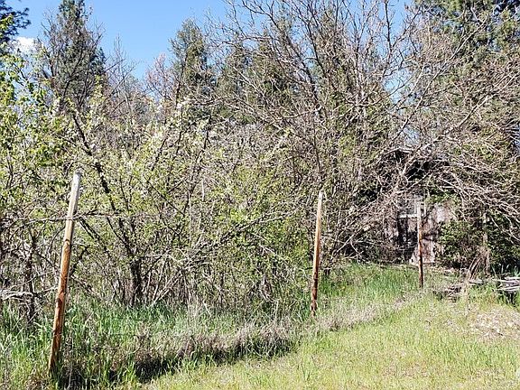 4th image of 25055 Hwy 395 N