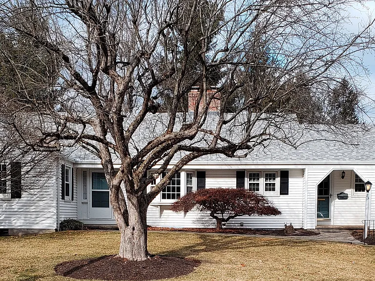 25 Saddle Ridge Dr — Photo 1