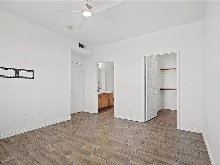 2100 Black Island St #101 — Photo 14