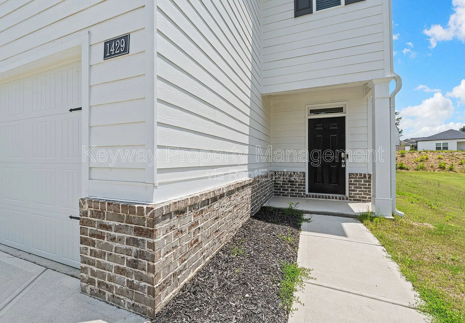 4 bed, 3.0 bath, 2176 sqft, $2,100 — Photo 3