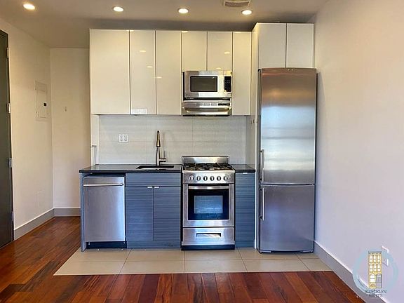 4th image of 21 Herkimer St #3RR