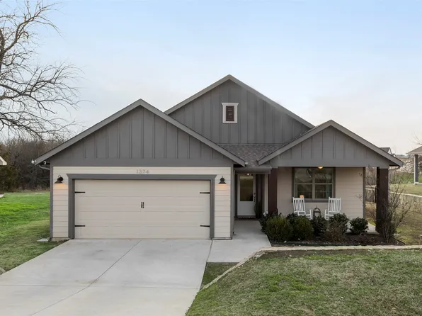1374 Green Field Dr, Gainesville, TX 76240