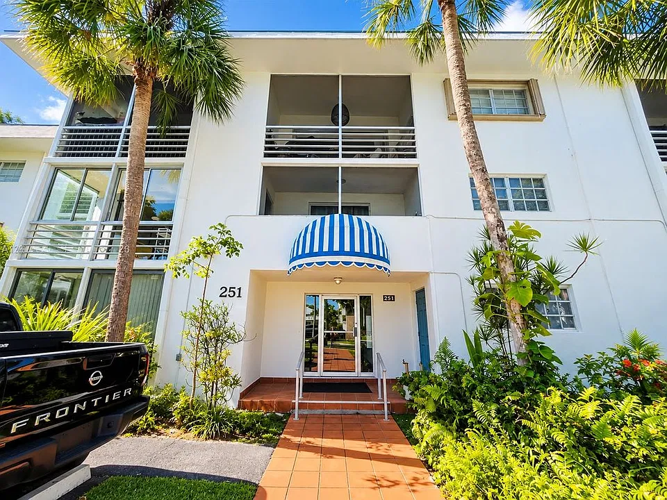 251 Galen Dr #101E
