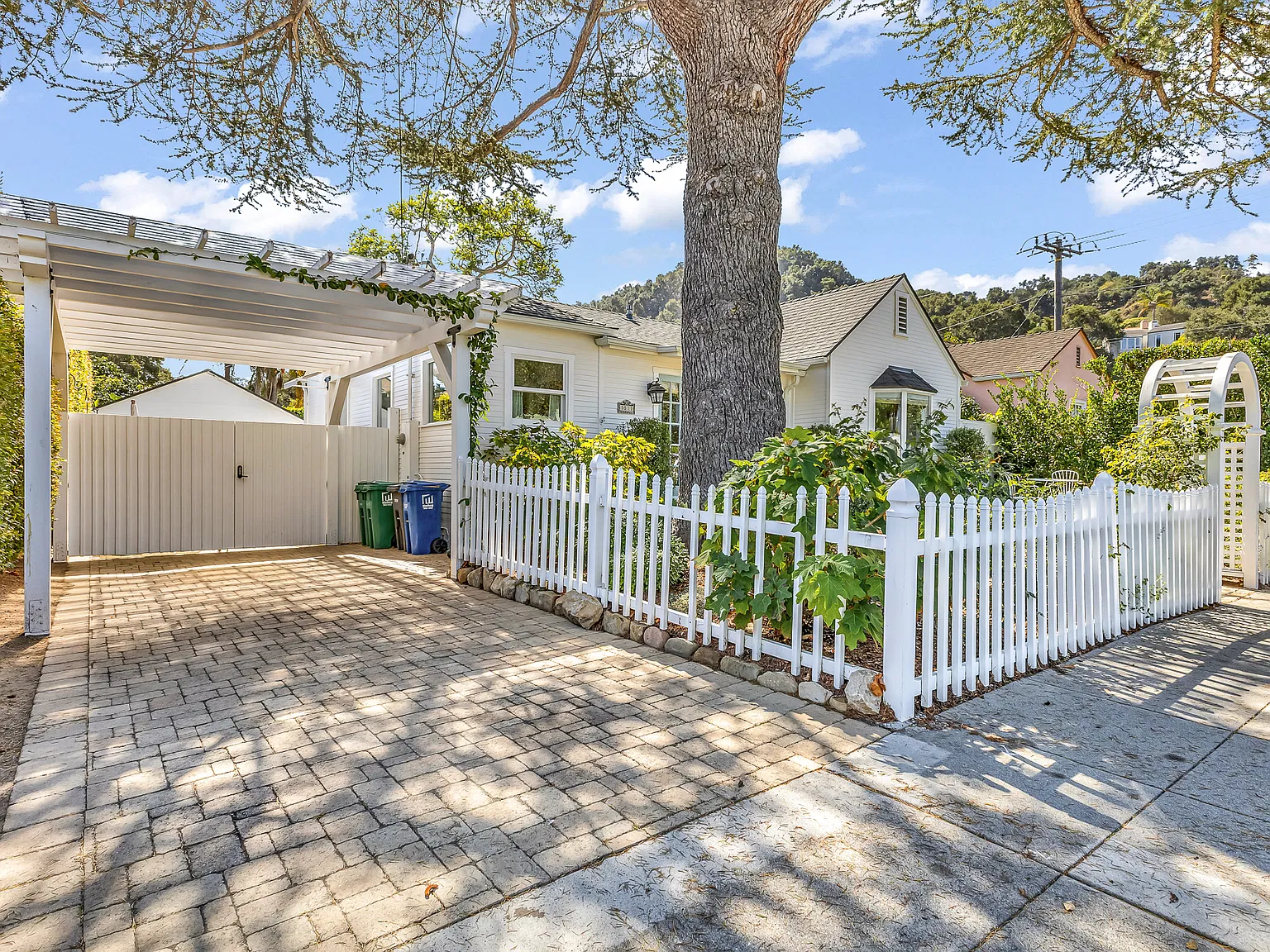 W Micheltorena St, Santa Barbara — Photo 2