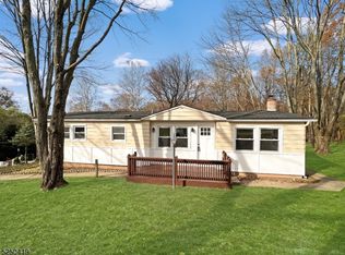 27 Overlook Dr, High Bridge, NJ 08829