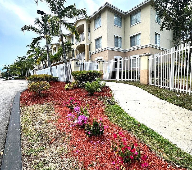 1st image of 13800 NE 3rd Ct #201