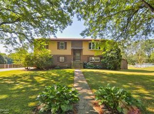 1943 Pierce Dr, Whitehall, PA 18052