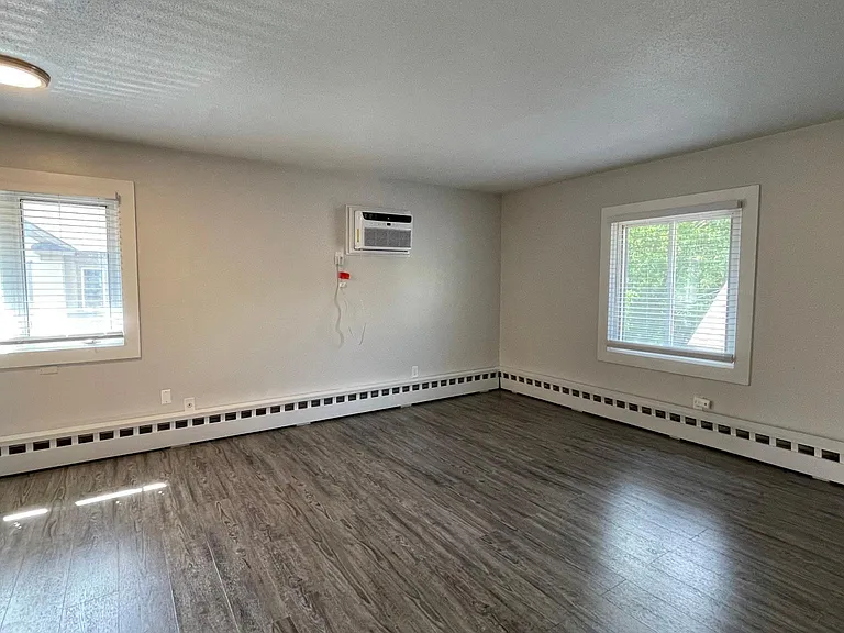 689 Lowry Ave NE #9 — Photo 15