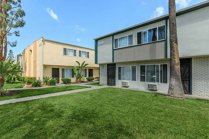 Villa Pacific Townhomes — Photo 33