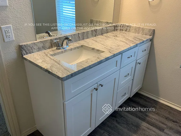2820 Englefield Grn — Photo 17