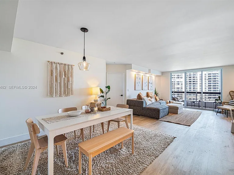 3600 Mystic Pointe Dr #1417 — Photo 5