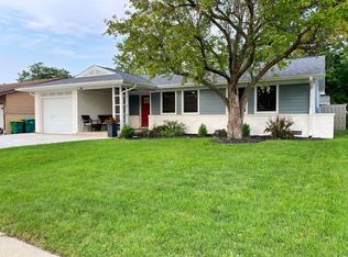 135 Wildwood Rd, Elk Grove Village, IL 60007