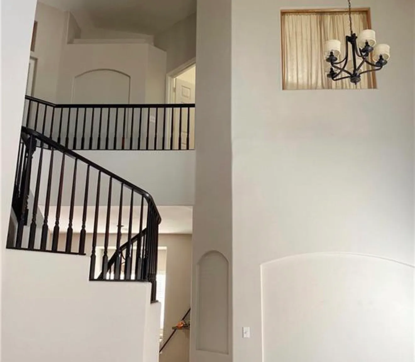 4 bed, 2.5 bath, 1810 sqft, $2,000 — Photo 3