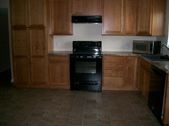 5th image of 2708 N Colonial Dr