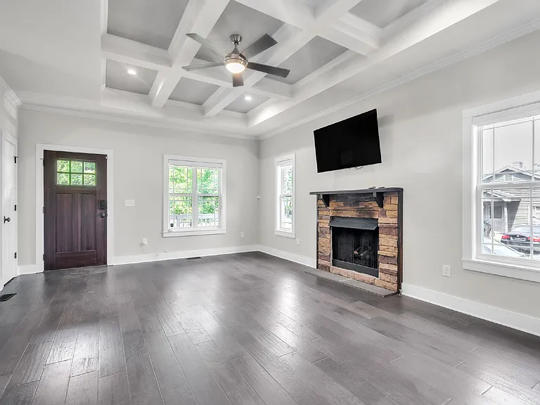 410 Gower St — Photo 2