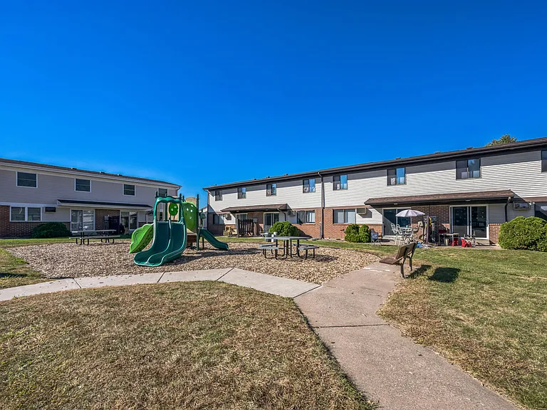 1425 N Water St — Photo 24