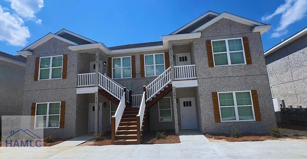 3 bed, 2.0 bath, 1025 sqft, $1,350 — Photo 1