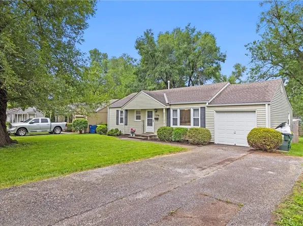 7216 Dearborn St, Overland Park, KS 66204