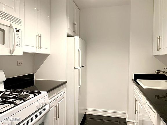 3rd image of 888 8th Ave APT 8J