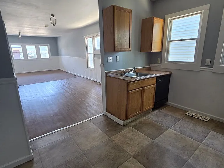 440 E 23rd St #1 — Photo 5