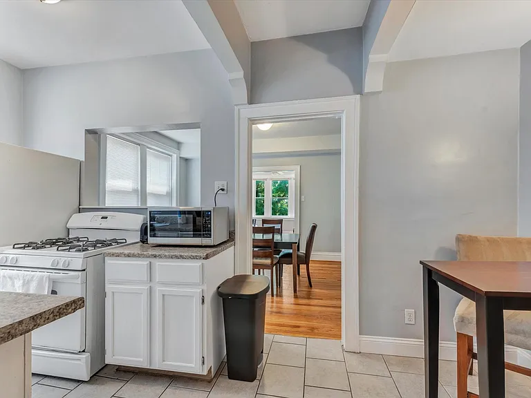4933 Odell St #2E — Photo 9