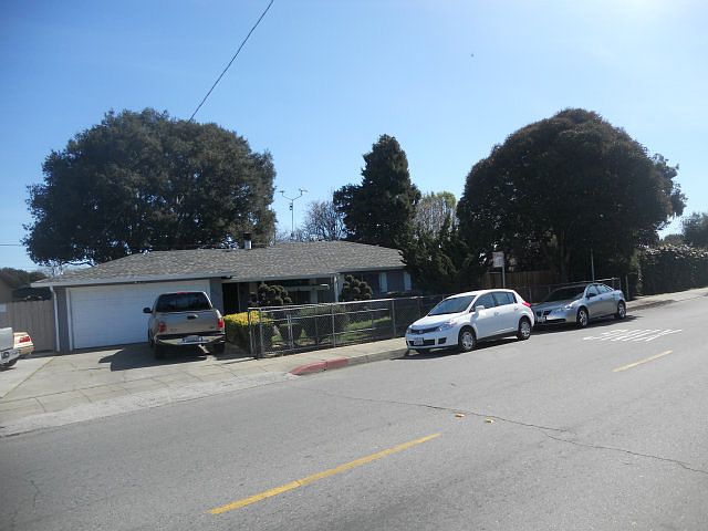 2nd image of 825 E Bayshore Rd