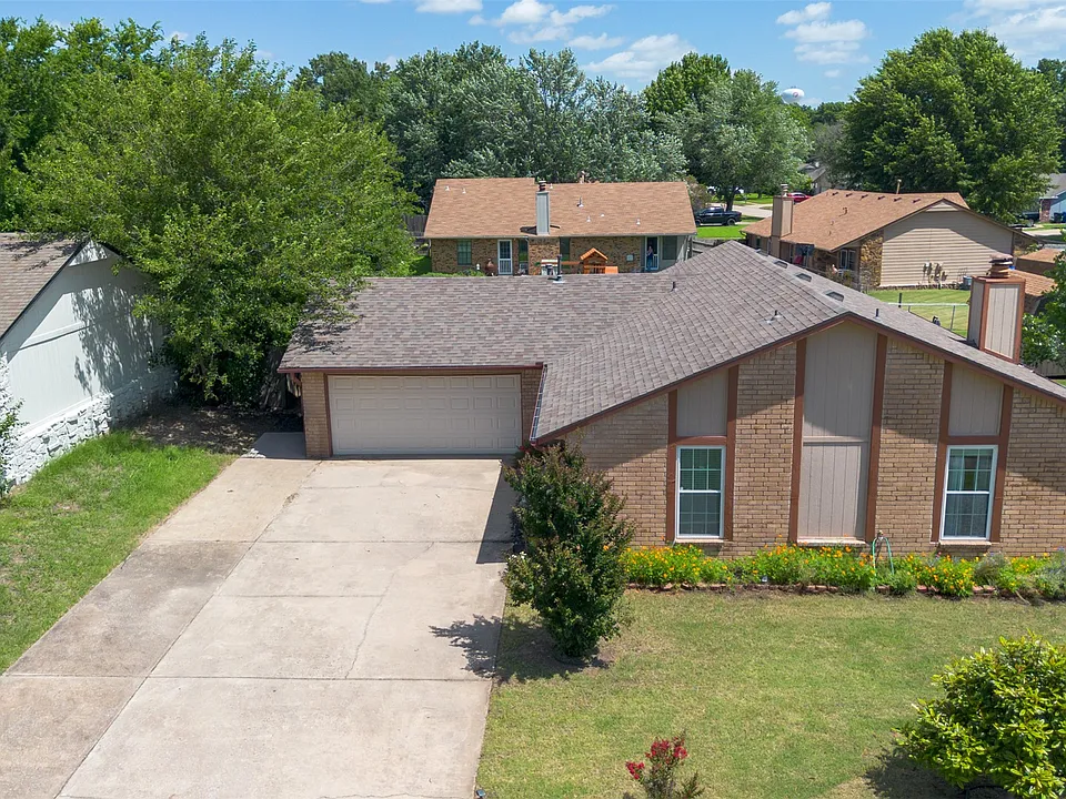 1104 W Birmingham St