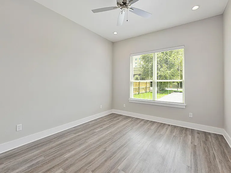 407 Ash St #B — Photo 13