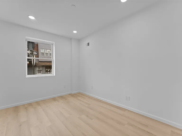 2600 S 7th St #1F — Photo 2