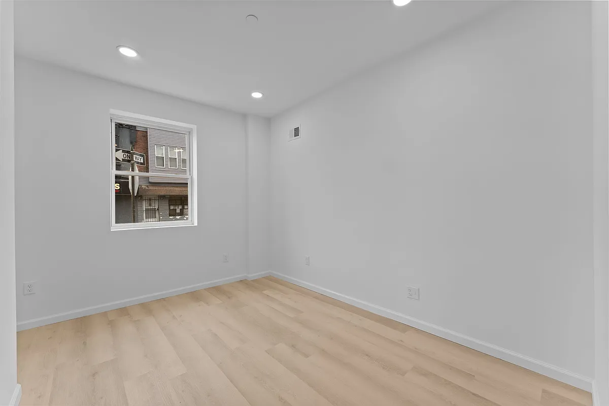 Building Photo - 2600 S 7th St #1F