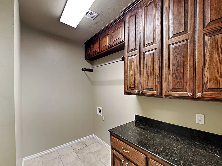 605 Knights Bridge Rd — Photo 20