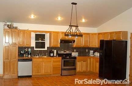 Kitchen
						:
						All kitchen appliances stay with the home.