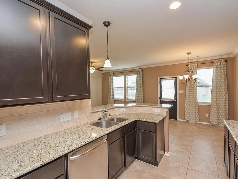 6490 Calgary Woods Ln — Photo 12