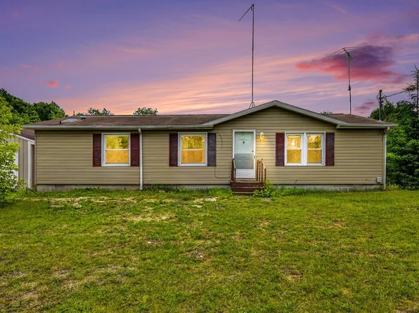 11644 E Hillis Rd, Riverdale, MI 48877