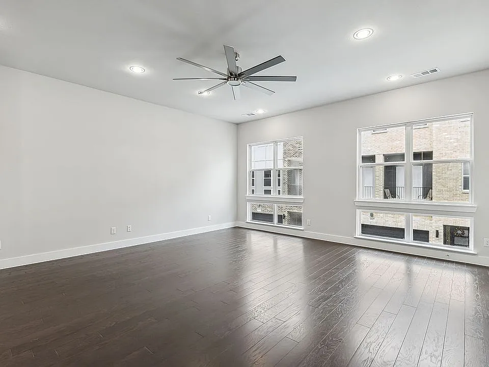 2628 Carmelita St — Photo 4