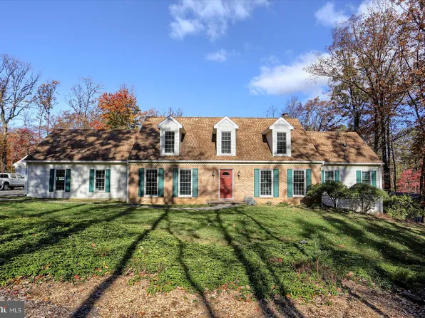 1226 Blossom Ter, Boiling Springs, PA 17007