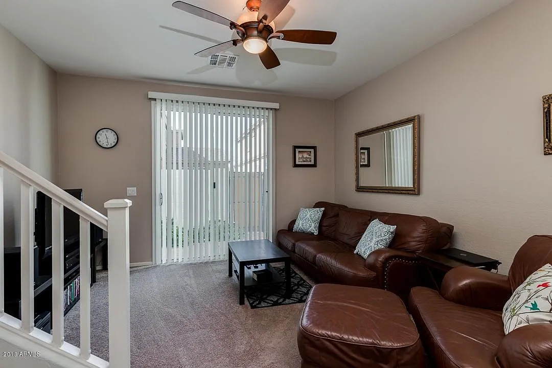 3 bed, 1418 sqft, $2,300 — Photo 3