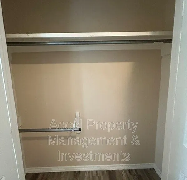 1008 W La Pointe Ave #1 — Photo 6