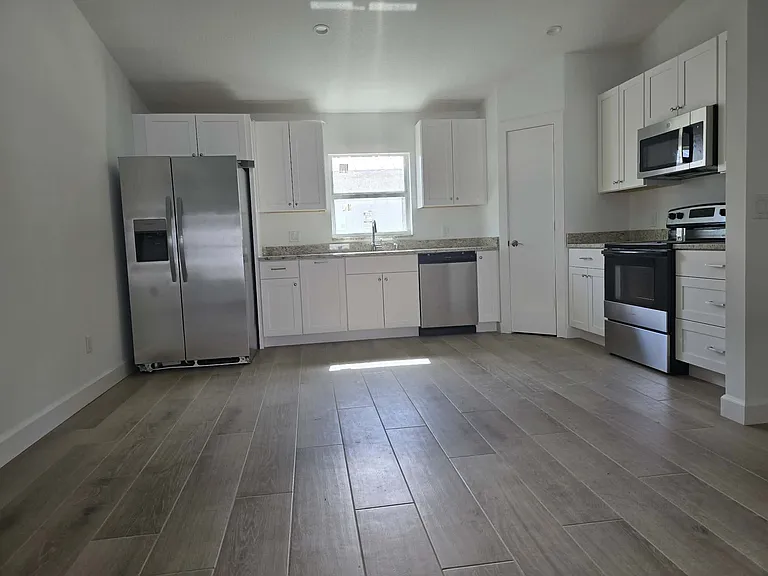 6135 7th Pl — Photo 3