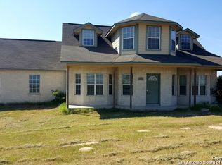 1231 County Road 320, Floresville, TX 78114