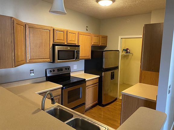 2nd image of 1155 Fairman Way Unit 105