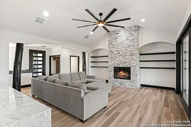 141 Oak Shores Dr — Photo 5