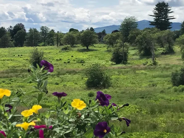 76 Old Street Road, Peterborough, NH 03458