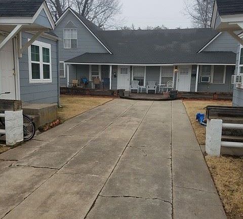 2nd image of 526 1/2 N University Blvd #B