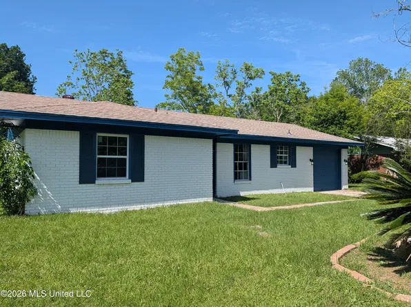 2405 Woolmarket St, Gulfport, MS 39503