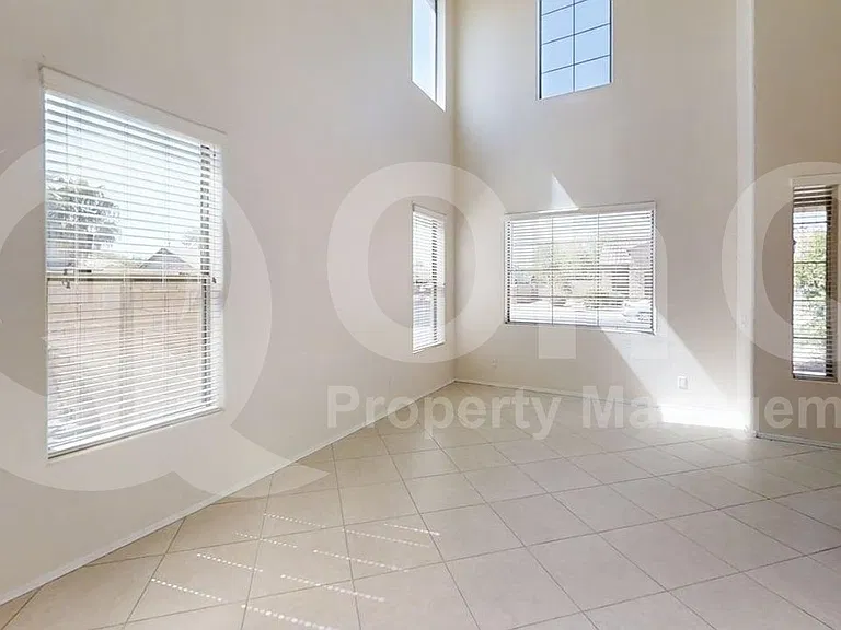 19605 E Carriage Way — Photo 8