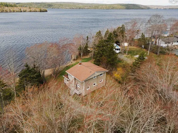4 Parkview Dr, Halifax, NS B2T 1B1